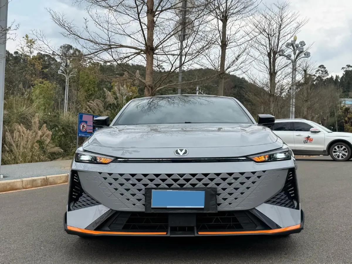 2024 ChangAn UNI-V 1.5T 188HP L4 7DCT,autocango,china used car exporter,china ev exporter,chinese used car exporter,chinese used ev exporter