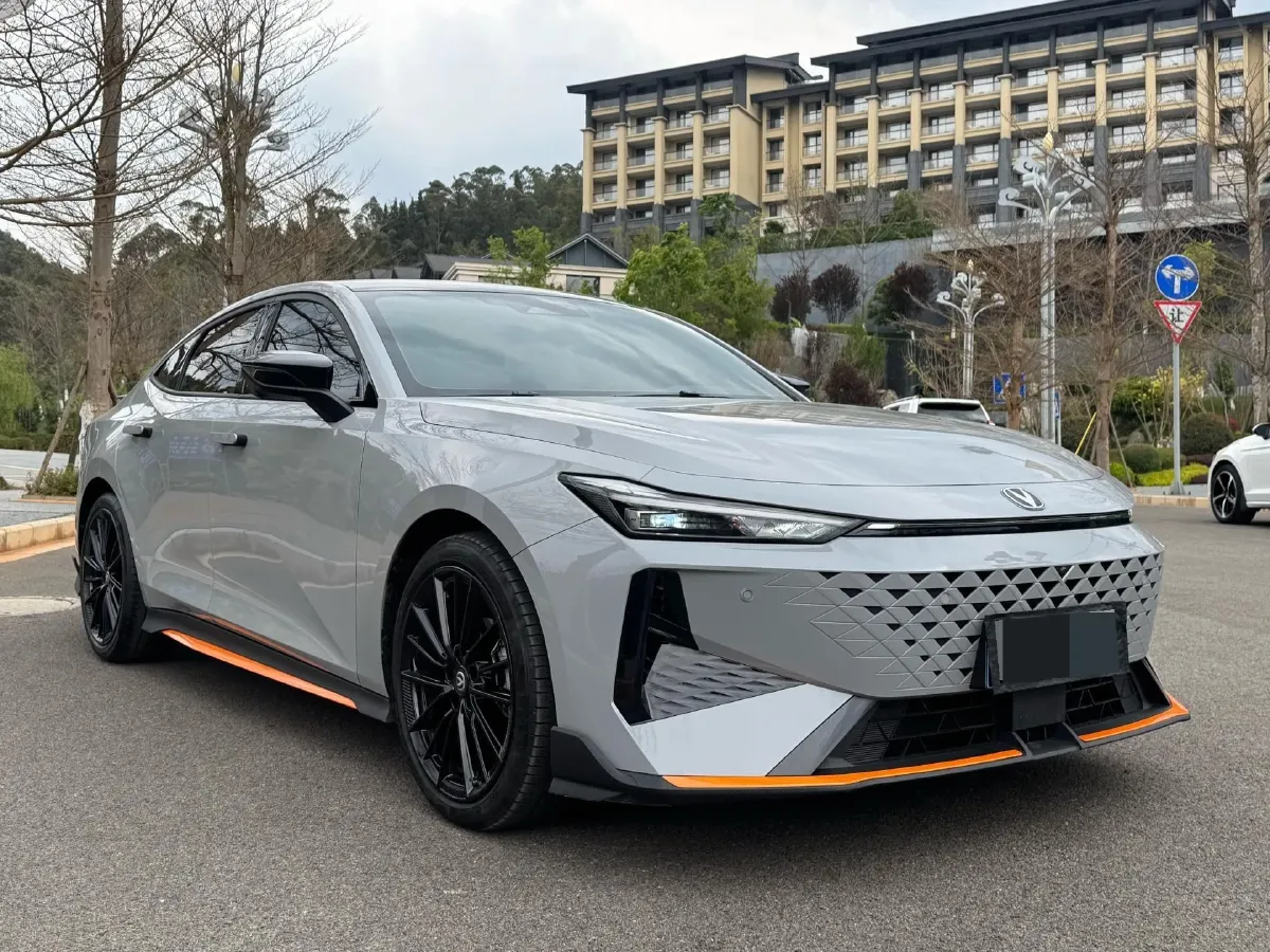 2024 ChangAn UNI-V 1.5T 188HP L4 7DCT,autocango,china used car exporter,china ev exporter,chinese used car exporter,chinese used ev exporter