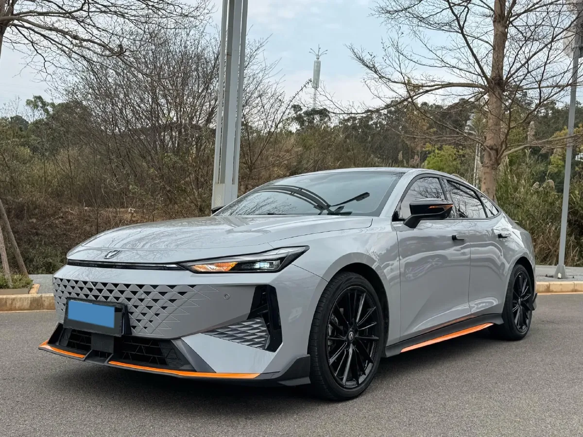 2024 ChangAn UNI-V 1.5T 188HP L4 7DCT,autocango,china used car exporter,china ev exporter,chinese used car exporter,chinese used ev exporter