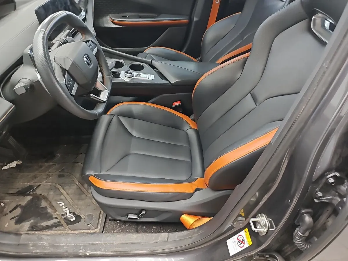 2023 ChangAn UNI-V 1.5T 188HP L4 7DCT,autocango,china used car exporter,china ev exporter,chinese used car exporter,chinese used ev exporter