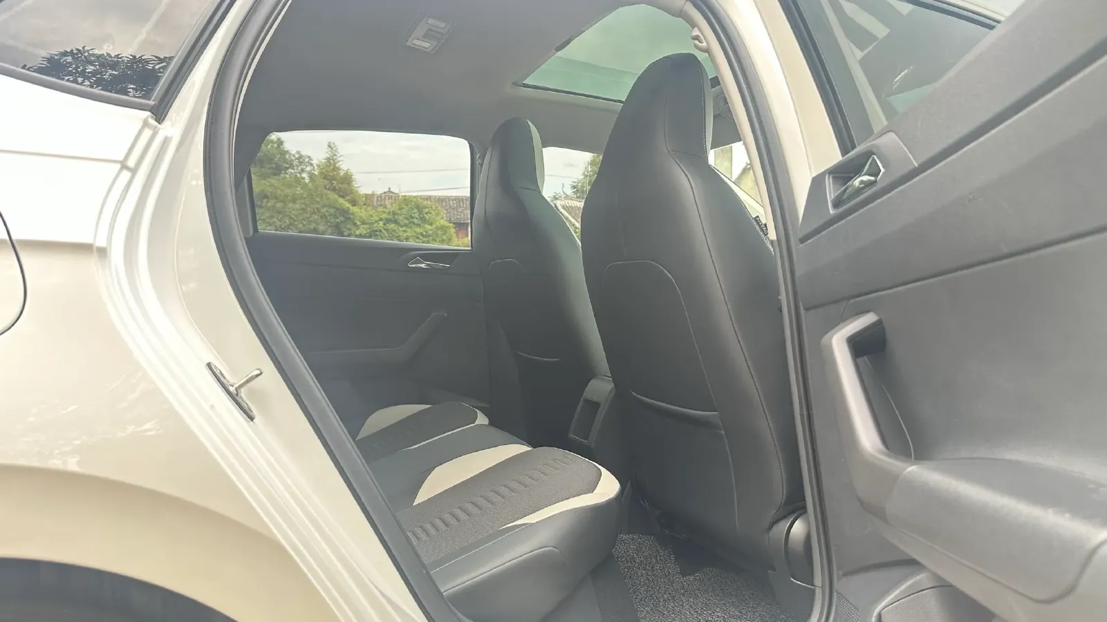 2021 Haval H6 1.5T 169HP L4 7DCT,autocango,china used car exporter,china ev exporter,chinese used car exporter,chinese used ev exporter