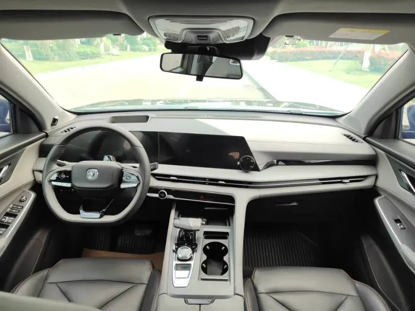 2022 ChangAn CS75 Plus 1.5T 188HP L4 8AT,autocango,china used car exporter,china ev exporter,chinese used car exporter,chinese used ev exporter