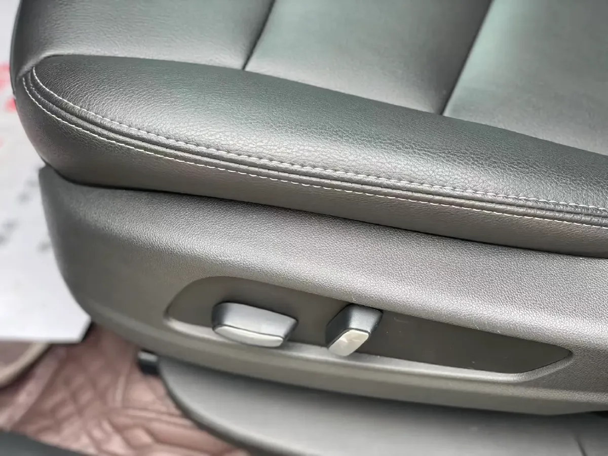 2021 Cadillac XT6 2.0T 237HP L4 9AT,autocango,china used car exporter,china ev exporter,chinese used car exporter,chinese used ev exporter