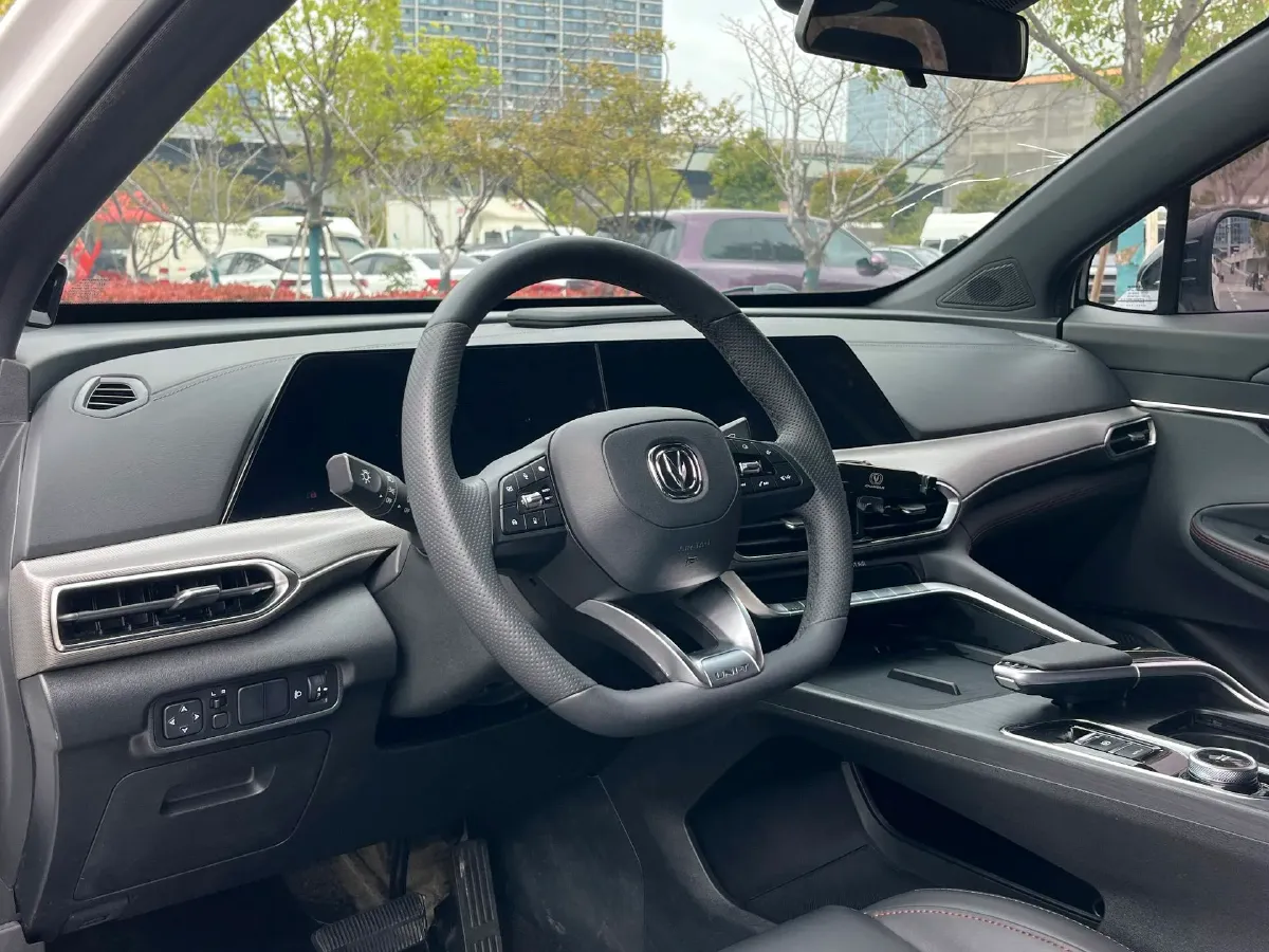 2022 ChangAn UNI-T 1.5T 188HP L4 7DCT,autocango,china used car exporter,china ev exporter,chinese used car exporter,chinese used ev exporter