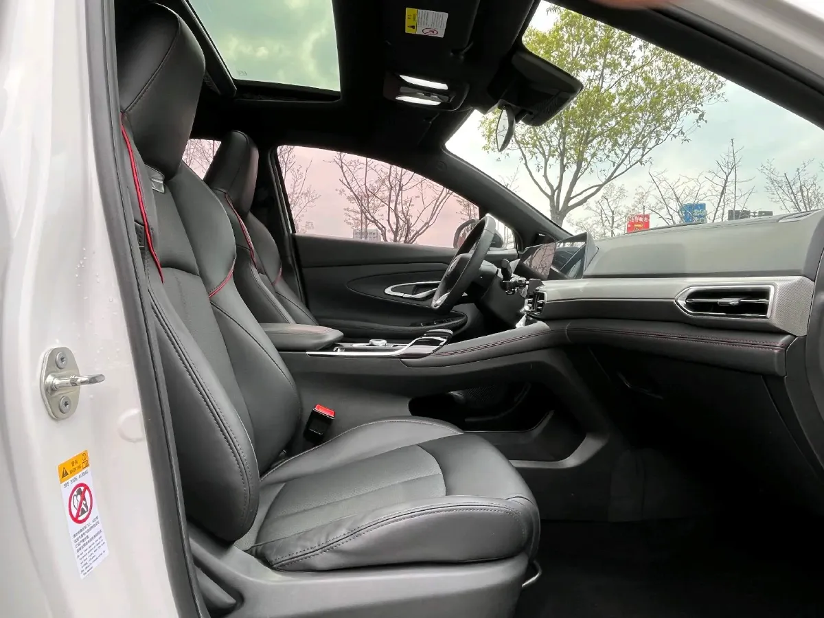 2022 ChangAn UNI-T 1.5T 188HP L4 7DCT,autocango,china used car exporter,china ev exporter,chinese used car exporter,chinese used ev exporter