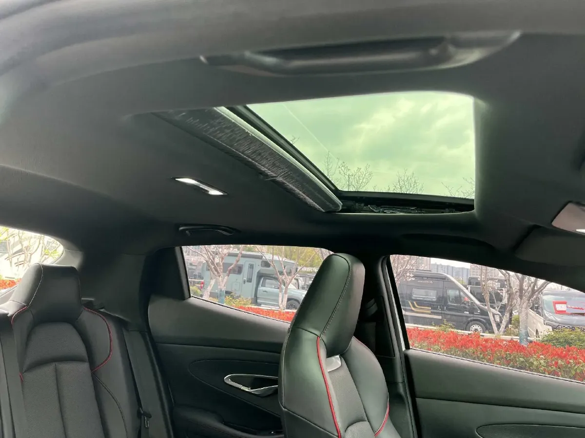 2022 ChangAn UNI-T 1.5T 188HP L4 7DCT,autocango,china used car exporter,china ev exporter,chinese used car exporter,chinese used ev exporter