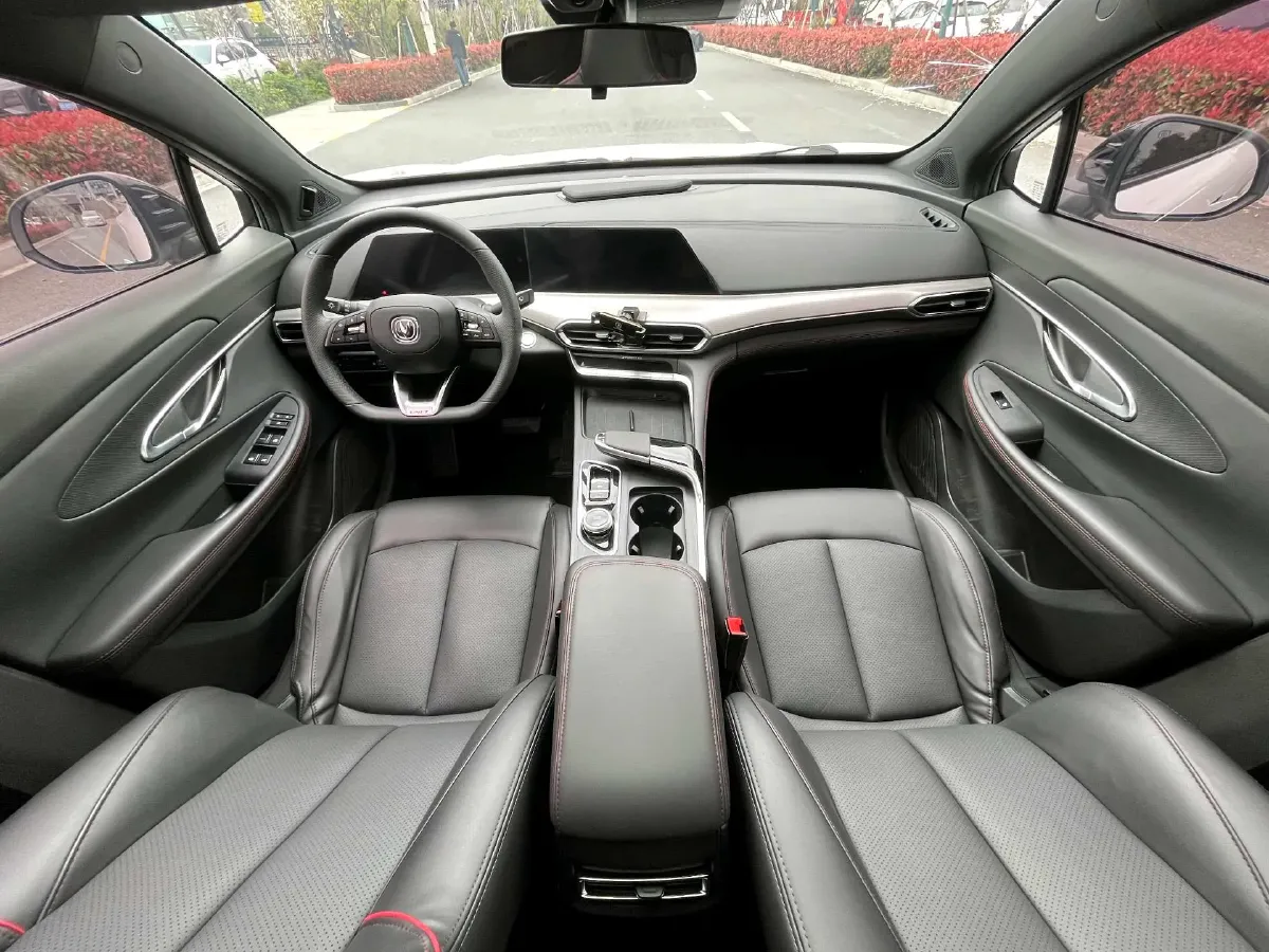 2022 ChangAn UNI-T 1.5T 188HP L4 7DCT,autocango,china used car exporter,china ev exporter,chinese used car exporter,chinese used ev exporter