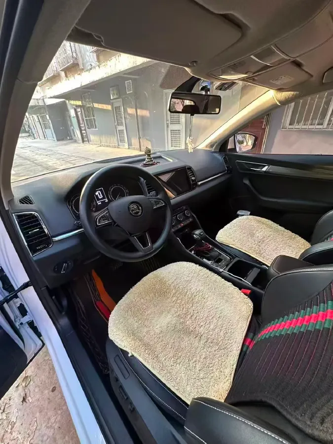 2021 Skoda Karoq 1.4T 150HP L4 7DCT,autocango,china used car exporter,china ev exporter,chinese used car exporter,chinese used ev exporter