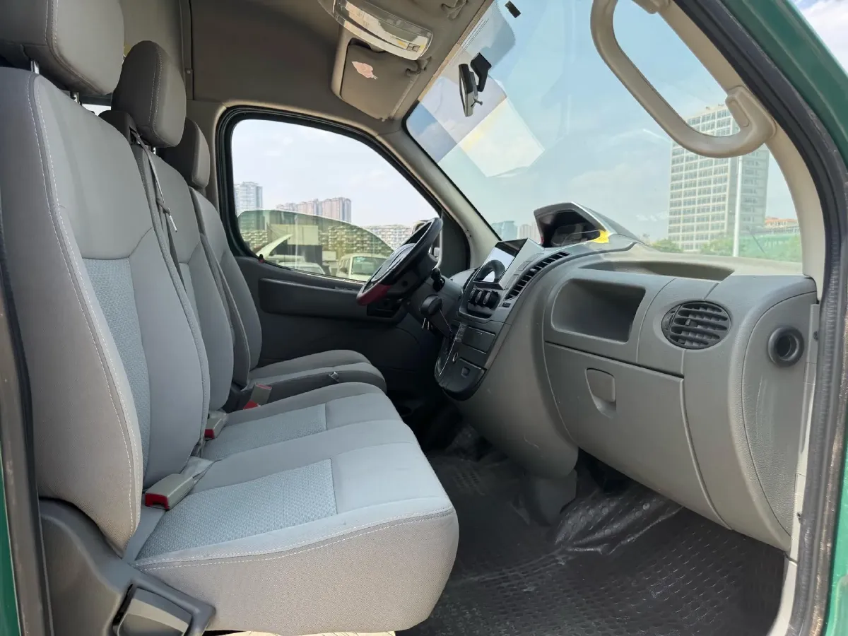 2018 MAXUS XinTu V80 2.5T 136HP L4 6MT,autocango,china used car exporter,china ev exporter,chinese used car exporter,chinese used ev exporter