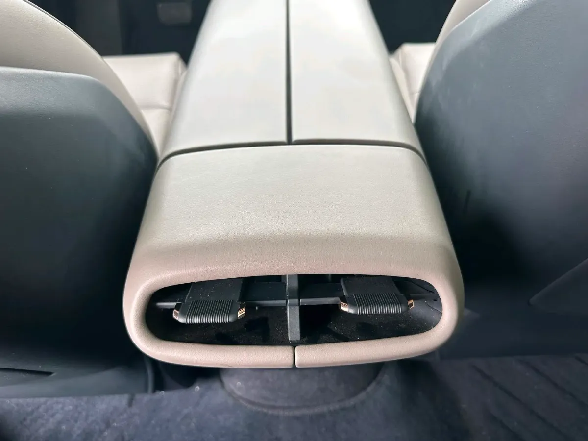 2024 HongQi HS7 2.0T 252HP L4 8AT,autocango,china used car exporter,china ev exporter,chinese used car exporter,chinese used ev exporter