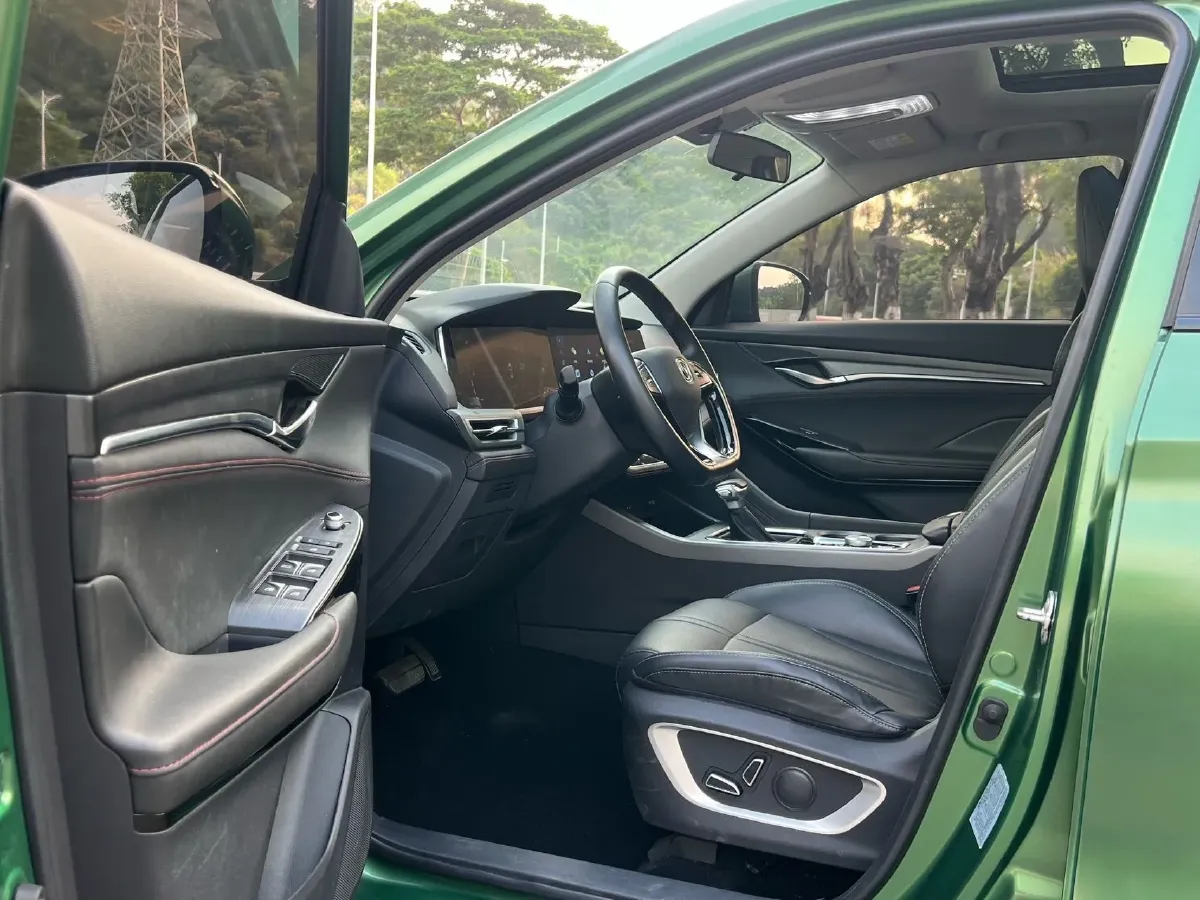 2022 ChangAn CS75 Plus 1.5T 178HP L4 6AT,autocango,china used car exporter,china ev exporter,chinese used car exporter,chinese used ev exporter