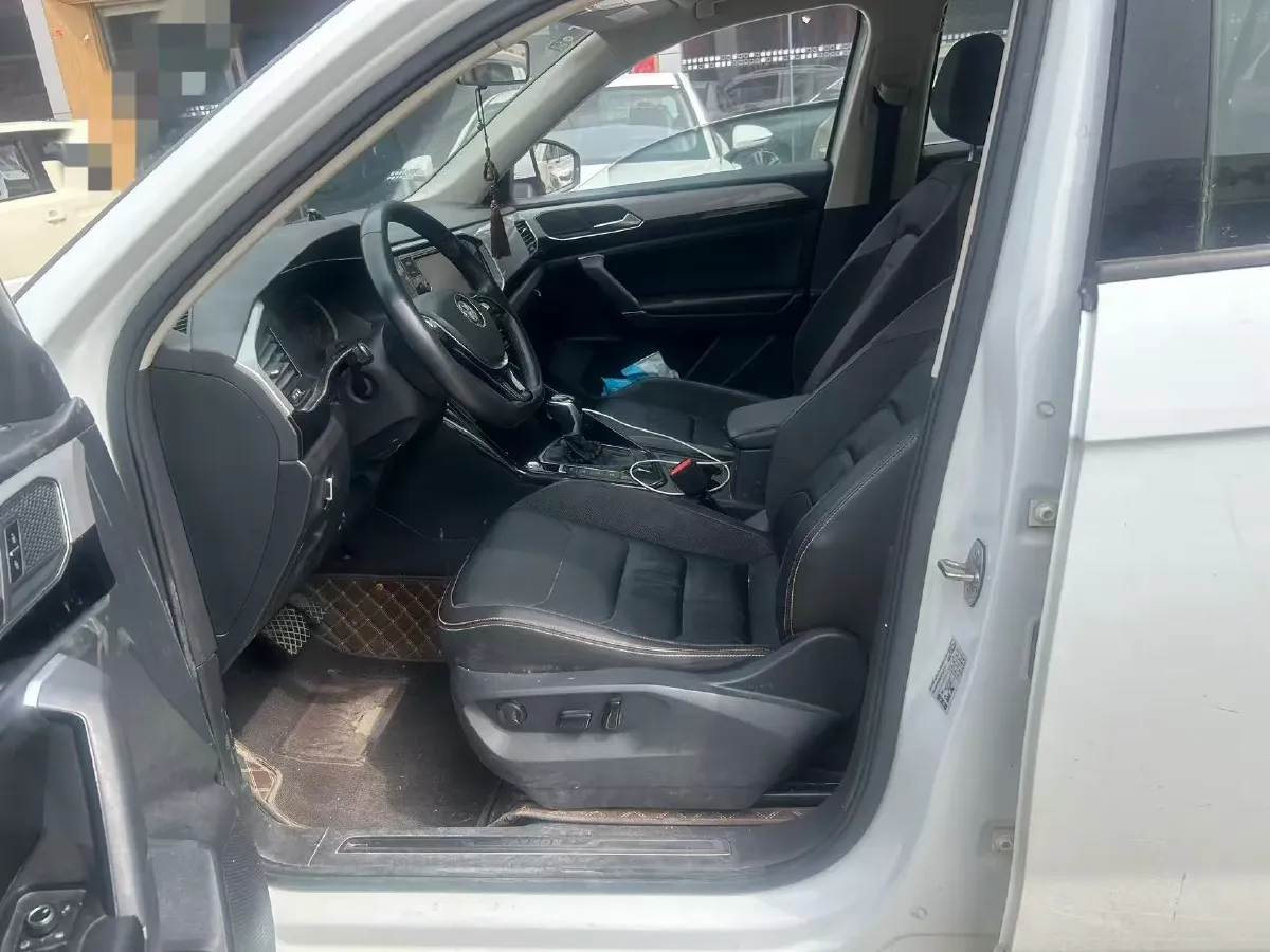 2019 Jeep Cherokee 2.0T 234HP L4 9AT,autocango,china used car exporter,china ev exporter,chinese used car exporter,chinese used ev exporter