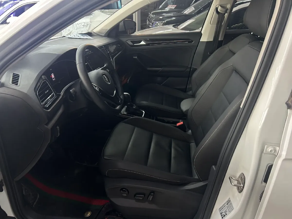 2021 Volkswagen T-Roc 1.4T 150HP L4 7DCT,autocango,china used car exporter,china ev exporter,chinese used car exporter,chinese used ev exporter