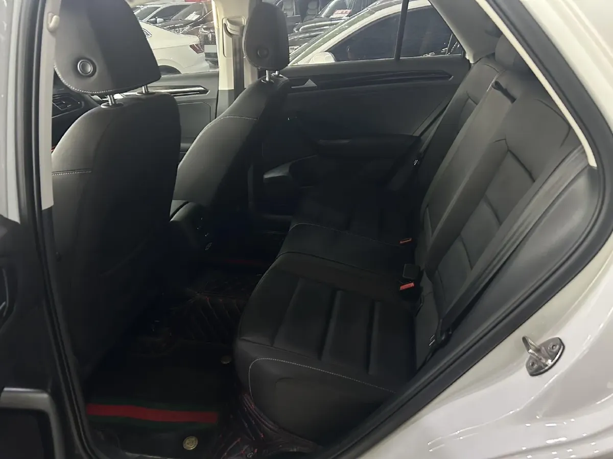 2021 Volkswagen T-Roc 1.4T 150HP L4 7DCT,autocango,china used car exporter,china ev exporter,chinese used car exporter,chinese used ev exporter