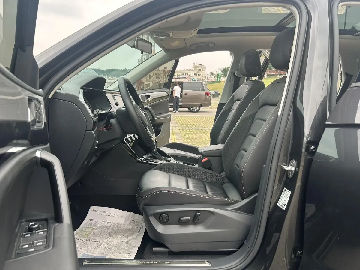 2019 Jeep Cherokee 2.0T 234HP L4 9AT,autocango,china used car exporter,china ev exporter,chinese used car exporter,chinese used ev exporter