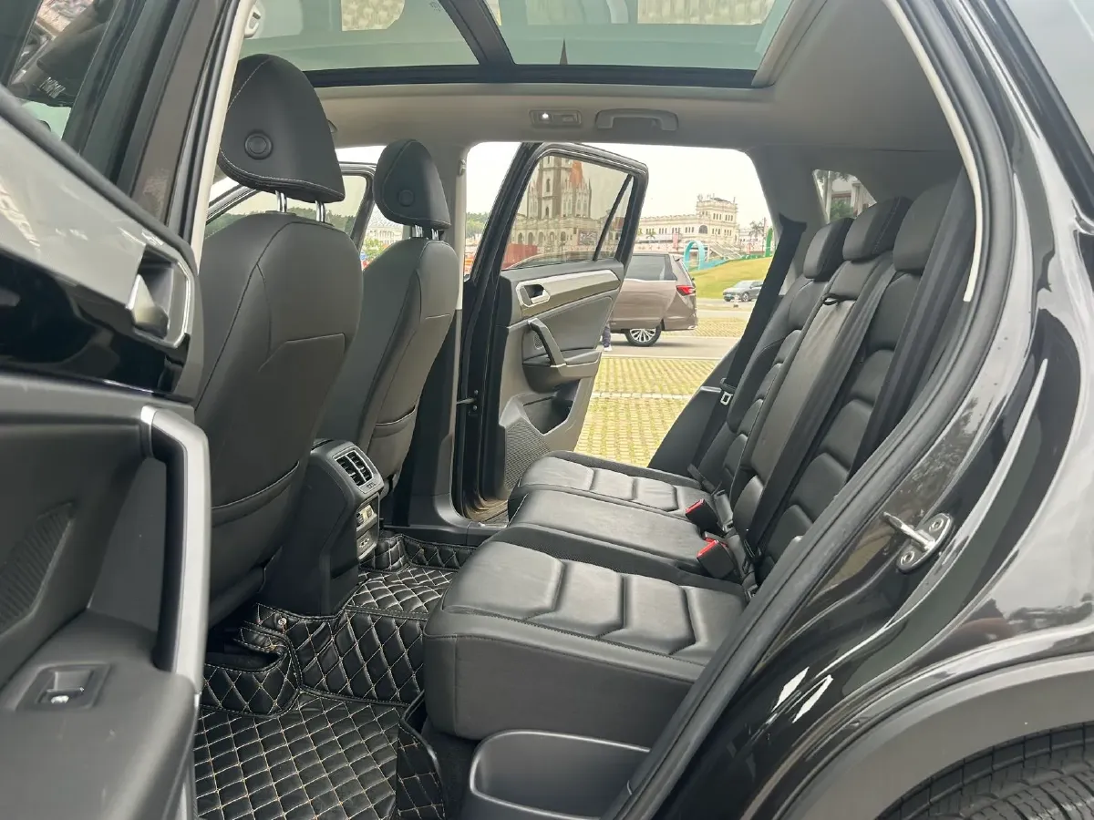 2019 Jeep Cherokee 2.0T 234HP L4 9AT,autocango,china used car exporter,china ev exporter,chinese used car exporter,chinese used ev exporter