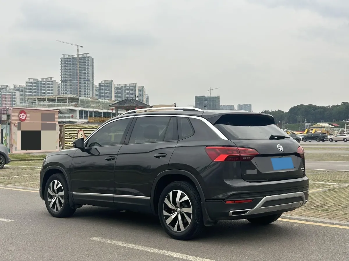 2019 Jeep Cherokee 2.0T 234HP L4 9AT,autocango,china used car exporter,china ev exporter,chinese used car exporter,chinese used ev exporter