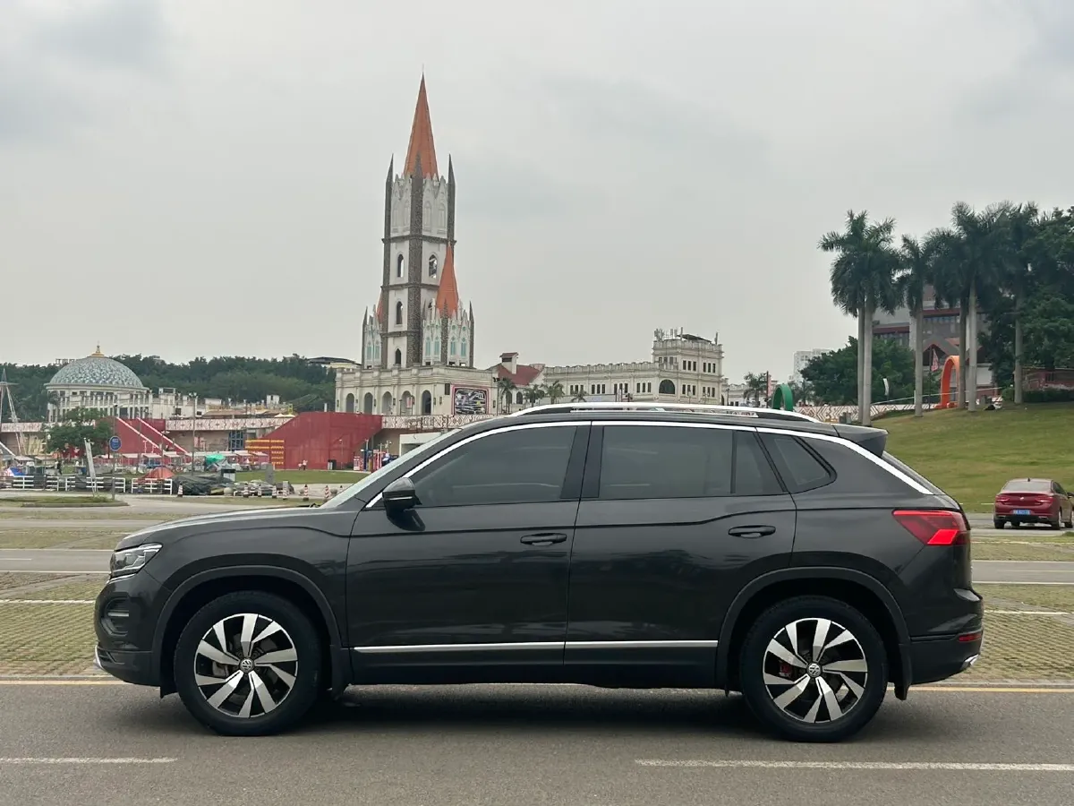 2019 Jeep Cherokee 2.0T 234HP L4 9AT,autocango,china used car exporter,china ev exporter,chinese used car exporter,chinese used ev exporter
