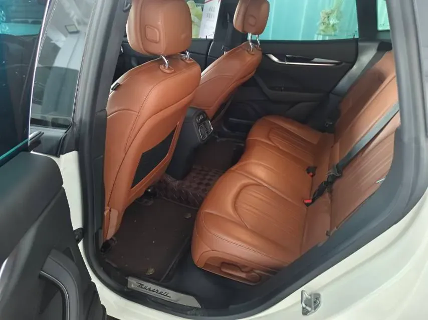 2022 Maserati Levante 2.0T 330HP L4 8AT,autocango,china used car exporter,china ev exporter,chinese used car exporter,chinese used ev exporter