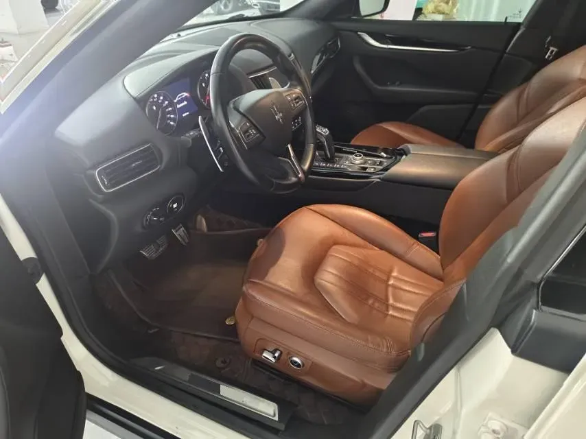 2022 Maserati Levante 2.0T 330HP L4 8AT,autocango,china used car exporter,china ev exporter,chinese used car exporter,chinese used ev exporter