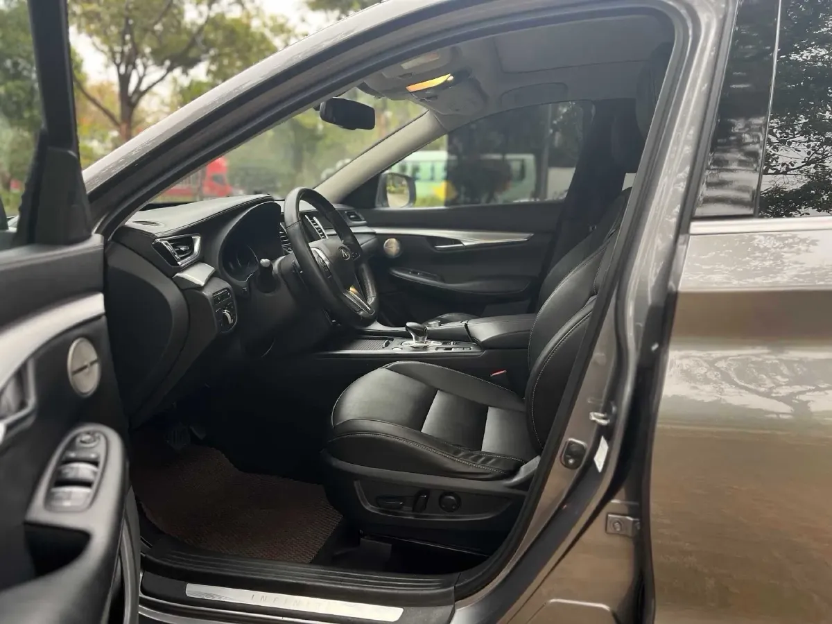 2020 Infiniti QX50 2.0T 245HP L4 CVT,autocango,china used car exporter,china ev exporter,chinese used car exporter,chinese used ev exporter