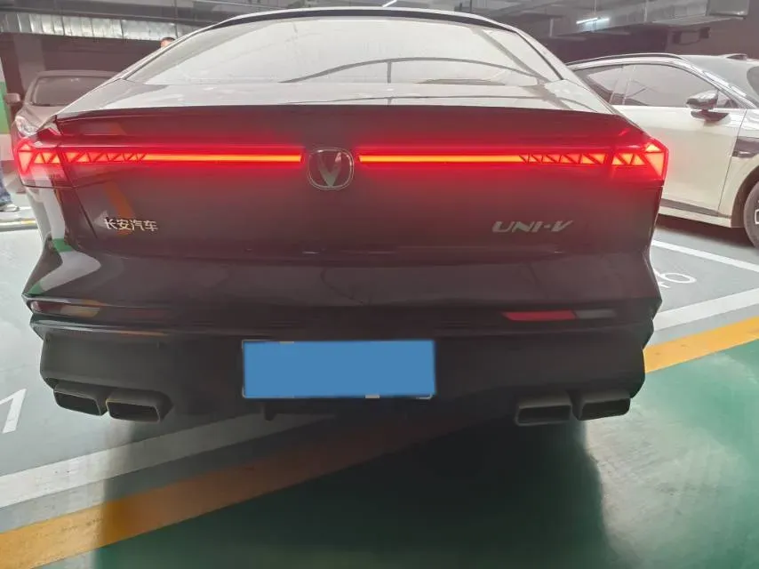 2024 ChangAn UNI-V 1.5T 188HP L4 7DCT,autocango,china used car exporter,china ev exporter,chinese used car exporter,chinese used ev exporter