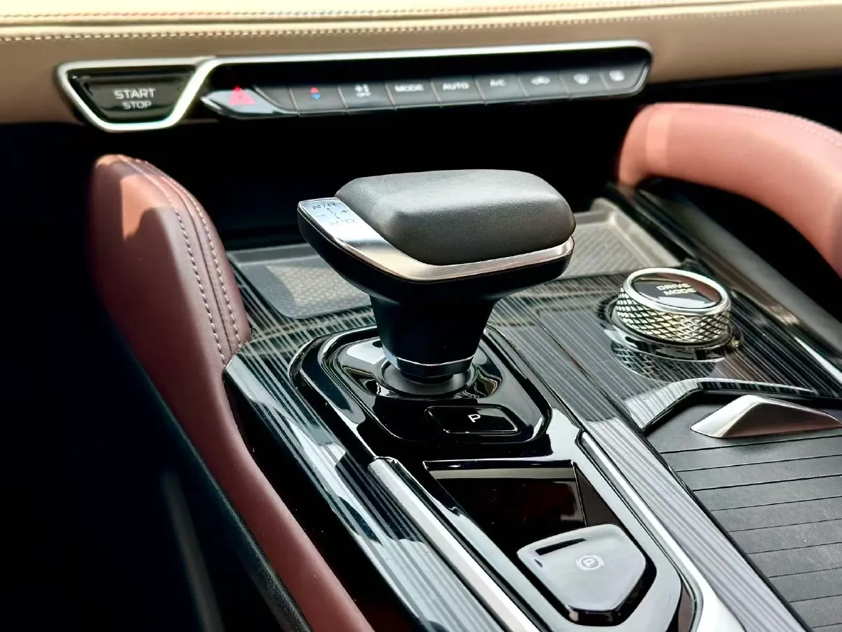 2021 Geely Monjaro 2.0T 218HP L4 7DCT,autocango,china used car exporter,china ev exporter,chinese used car exporter,chinese used ev exporter