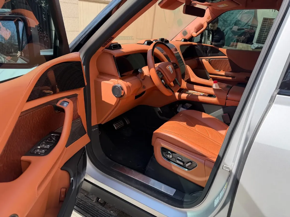 2023 YangWang U8 2.0T 272HP L4 REEV 49.05KWH,autocango,china used car exporter,china ev exporter,chinese used car exporter,chinese used ev exporter