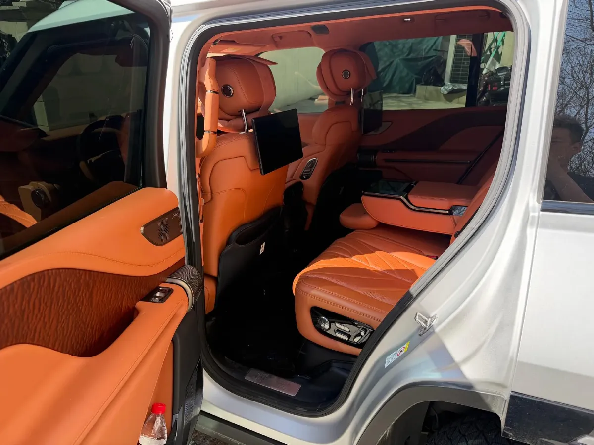 2023 YangWang U8 2.0T 272HP L4 REEV 49.05KWH,autocango,china used car exporter,china ev exporter,chinese used car exporter,chinese used ev exporter