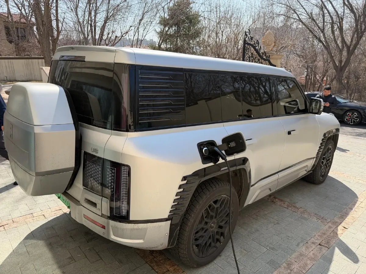 2023 YangWang U8 2.0T 272HP L4 REEV 49.05KWH,autocango,china used car exporter,china ev exporter,chinese used car exporter,chinese used ev exporter