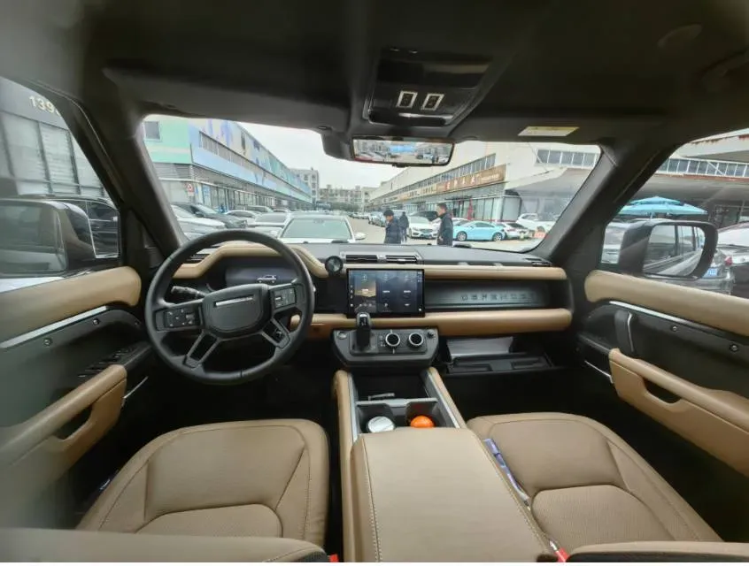 2025 Land Rover Defender 3.0T 400HP L6 8AT,autocango,china used car exporter,china ev exporter,chinese used car exporter,chinese used ev exporter