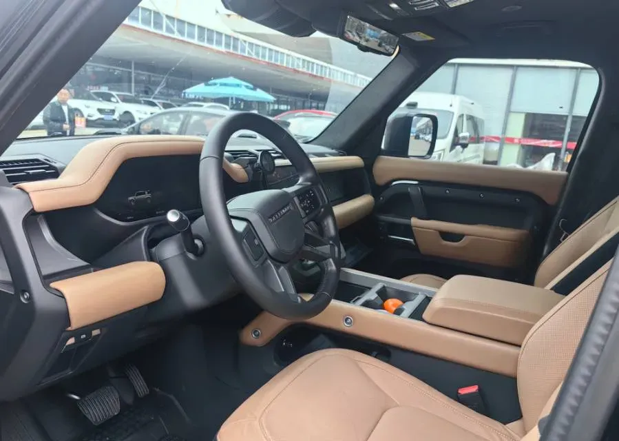 2025 Land Rover Defender 3.0T 400HP L6 8AT,autocango,china used car exporter,china ev exporter,chinese used car exporter,chinese used ev exporter