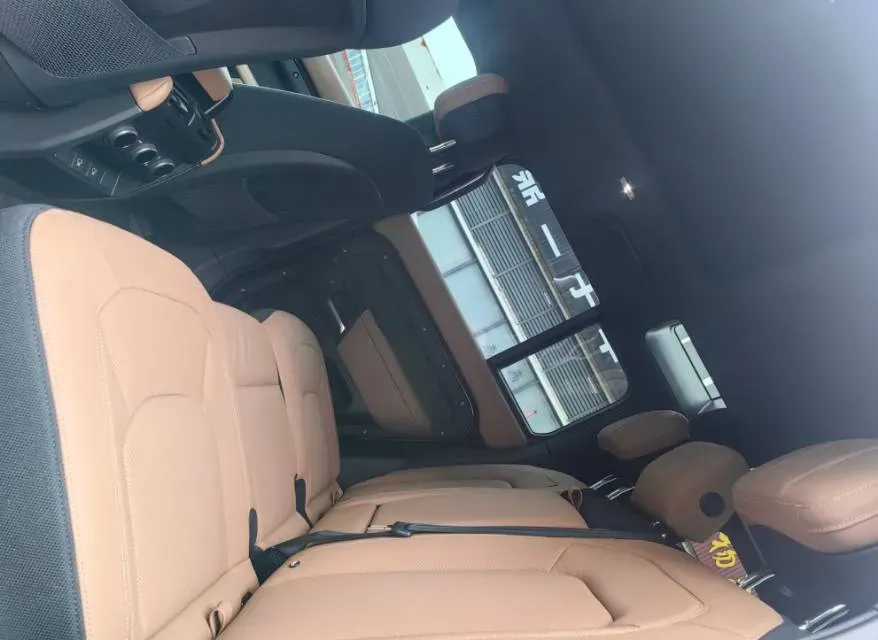 2025 Land Rover Defender 3.0T 400HP L6 8AT,autocango,china used car exporter,china ev exporter,chinese used car exporter,chinese used ev exporter