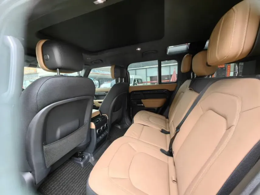 2025 Land Rover Defender 3.0T 400HP L6 8AT,autocango,china used car exporter,china ev exporter,chinese used car exporter,chinese used ev exporter