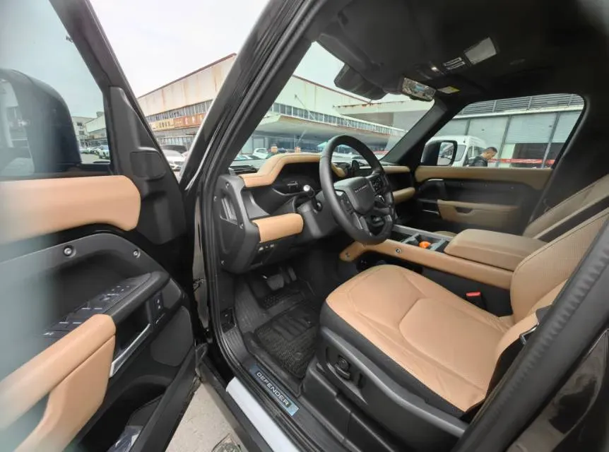 2025 Land Rover Defender 3.0T 400HP L6 8AT,autocango,china used car exporter,china ev exporter,chinese used car exporter,chinese used ev exporter