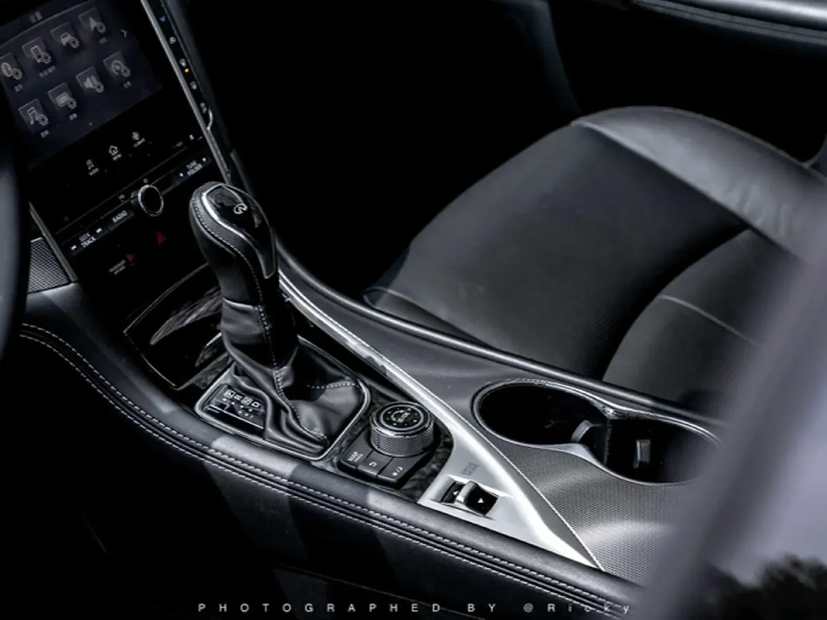 2018 Jeep Grand Commander 2.0T 265HP L4 9AT,autocango,china used car exporter,china ev exporter,chinese used car exporter,chinese used ev exporter