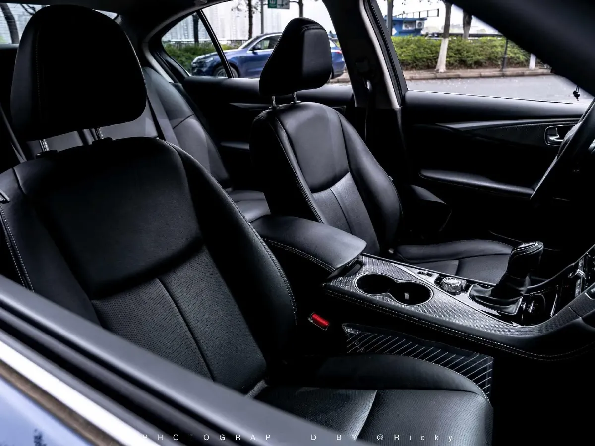 2018 Jeep Grand Commander 2.0T 265HP L4 9AT,autocango,china used car exporter,china ev exporter,chinese used car exporter,chinese used ev exporter