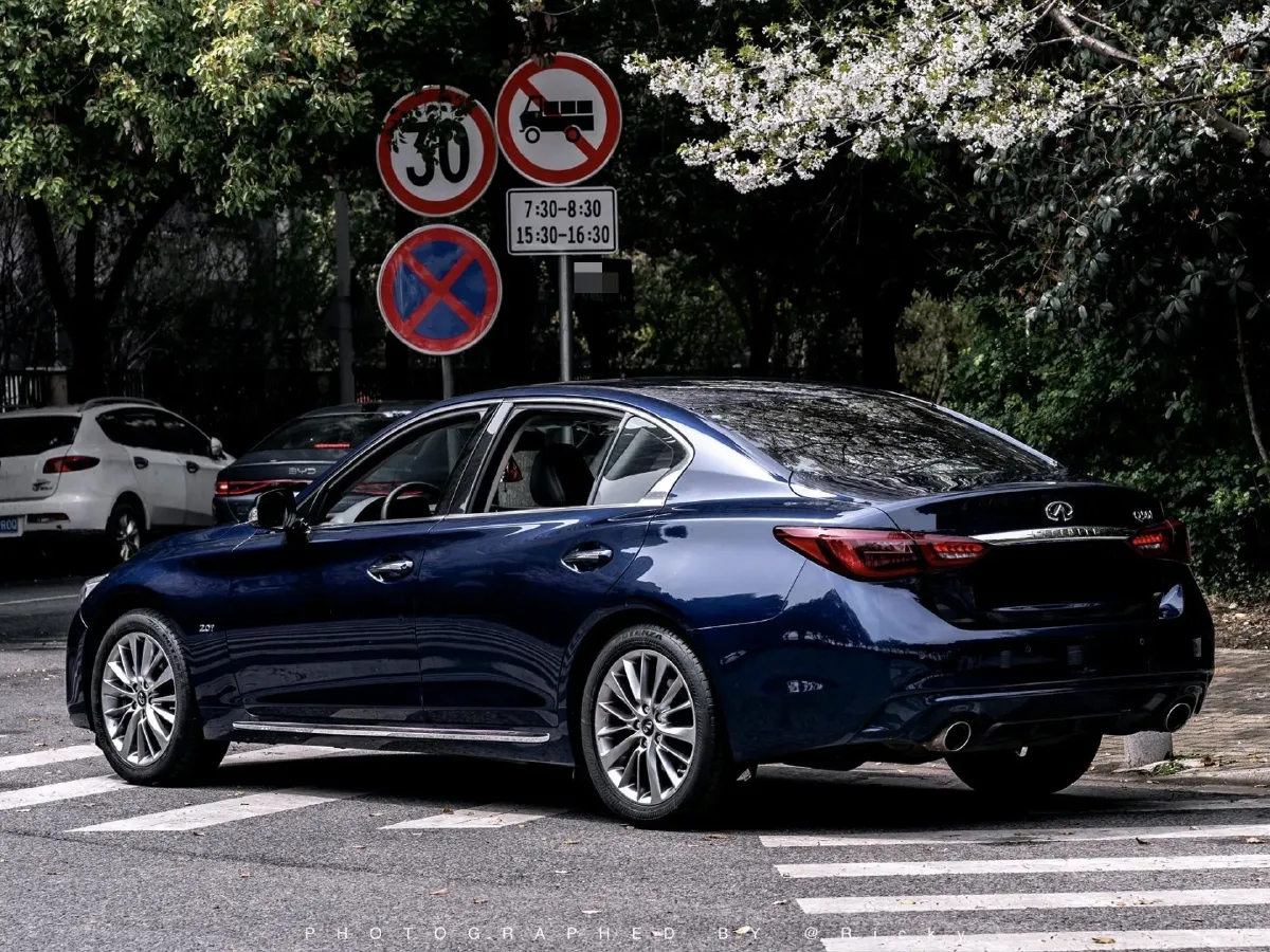 2018 Jeep Grand Commander 2.0T 265HP L4 9AT,autocango,china used car exporter,china ev exporter,chinese used car exporter,chinese used ev exporter