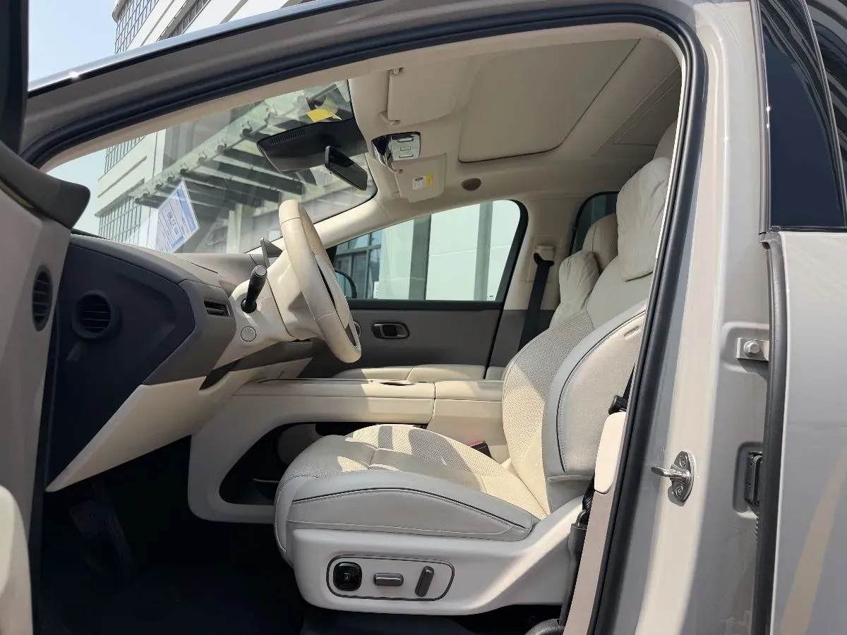 2025 Li i8 BEV,autocango,china used car exporter,china ev exporter,chinese used car exporter,chinese used ev exporter