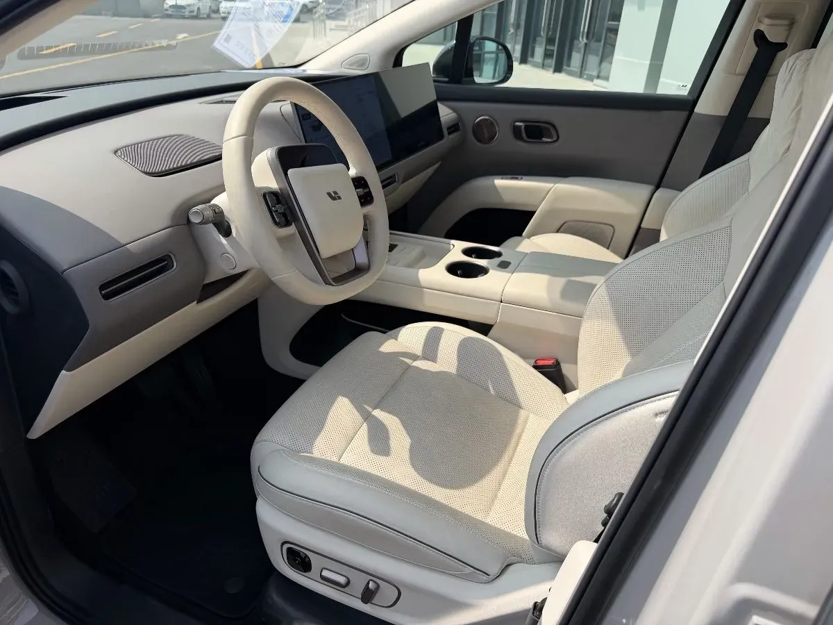 2025 Li i8 BEV,autocango,china used car exporter,china ev exporter,chinese used car exporter,chinese used ev exporter