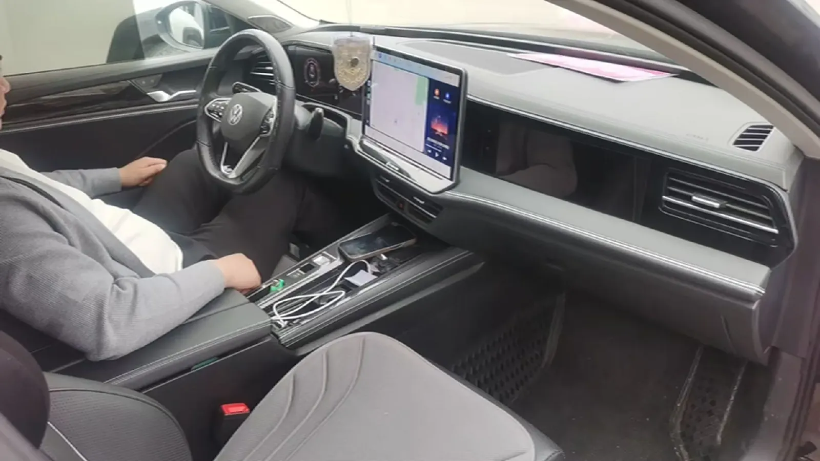 2024 Volkswagen Magotan 2.0T 220HP L4 7DCT,autocango,china used car exporter,china ev exporter,chinese used car exporter,chinese used ev exporter