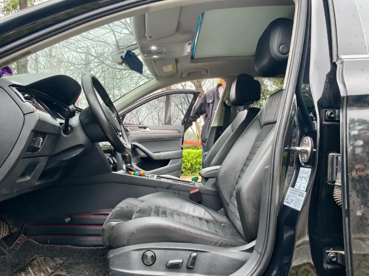 2018 Volkswagen Magotan 1.8T 180HP L4 7DCT,autocango,china used car exporter,china ev exporter,chinese used car exporter,chinese used ev exporter