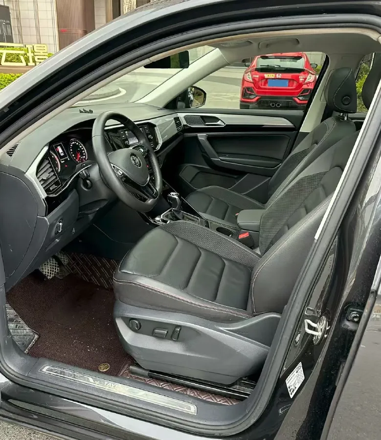 2019 Jeep Cherokee 2.0T 234HP L4 9AT,autocango,china used car exporter,china ev exporter,chinese used car exporter,chinese used ev exporter