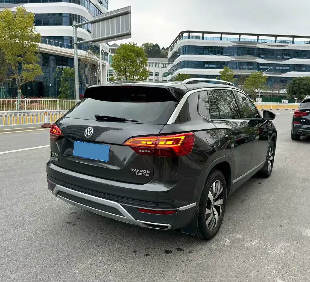 2019 Jeep Cherokee 2.0T 234HP L4 9AT,autocango,china used car exporter,china ev exporter,chinese used car exporter,chinese used ev exporter