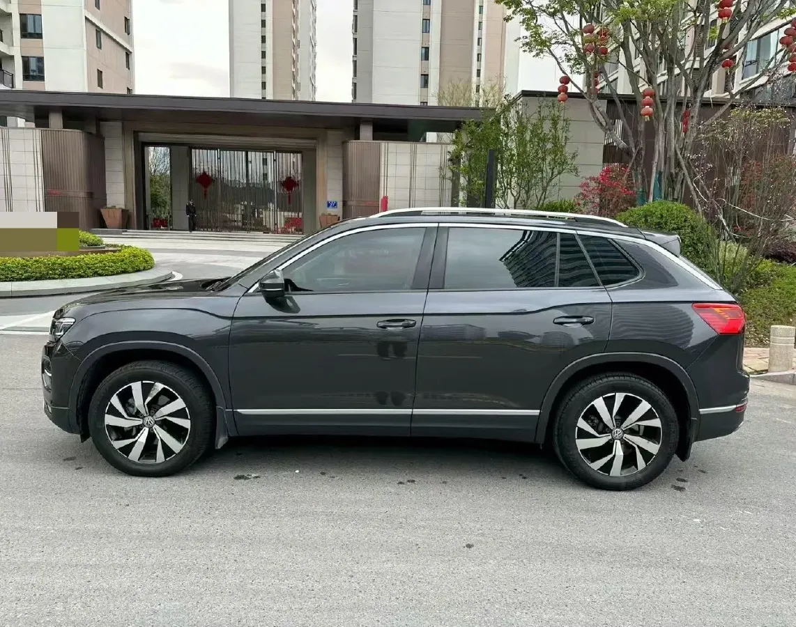 2019 Jeep Cherokee 2.0T 234HP L4 9AT,autocango,china used car exporter,china ev exporter,chinese used car exporter,chinese used ev exporter