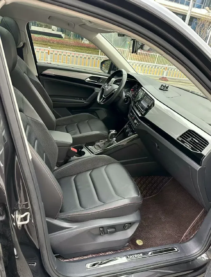 2019 Jeep Cherokee 2.0T 234HP L4 9AT,autocango,china used car exporter,china ev exporter,chinese used car exporter,chinese used ev exporter