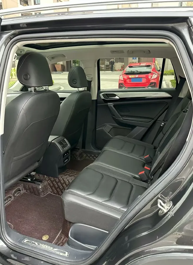 2019 Jeep Cherokee 2.0T 234HP L4 9AT,autocango,china used car exporter,china ev exporter,chinese used car exporter,chinese used ev exporter