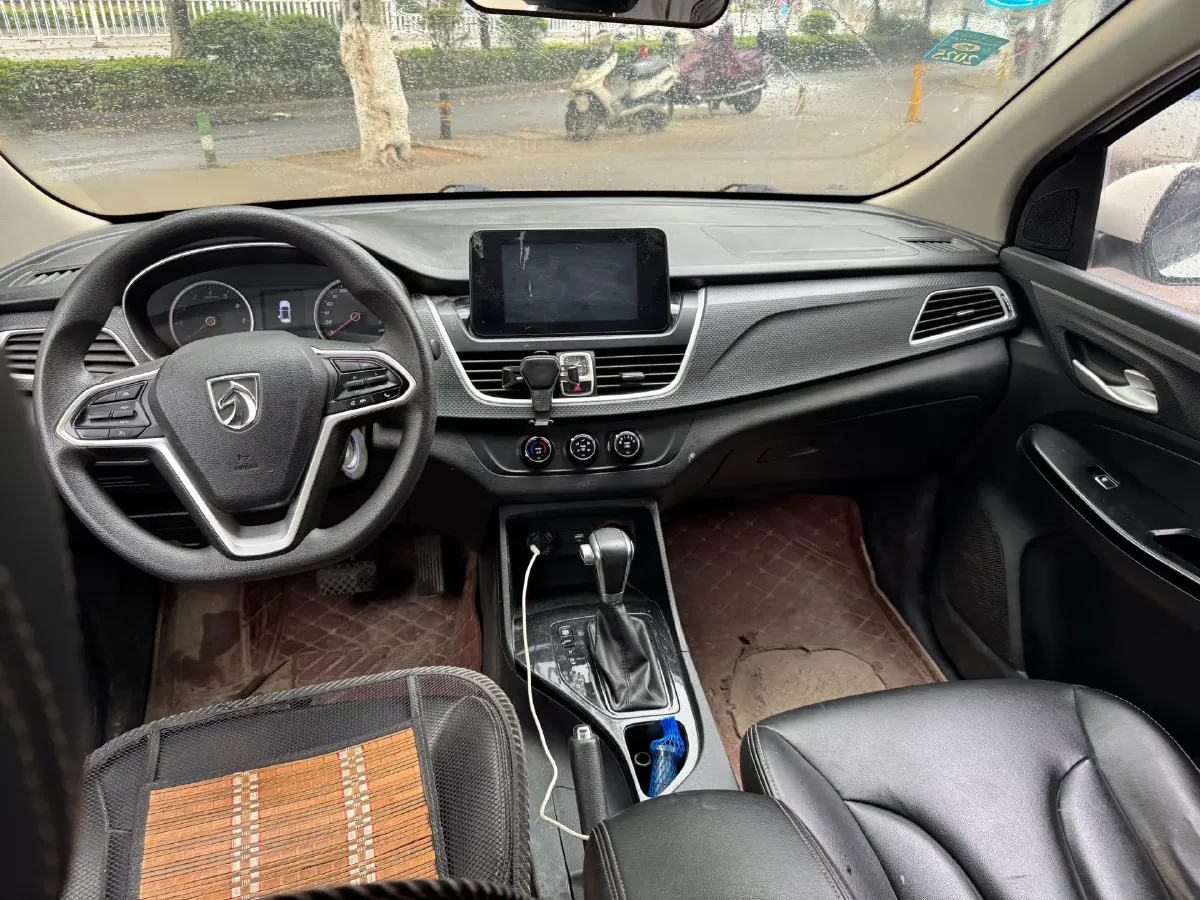 2019 BaoJun 730 1.5T 151HP L4 CVT,autocango,china used car exporter,china ev exporter,chinese used car exporter,chinese used ev exporter