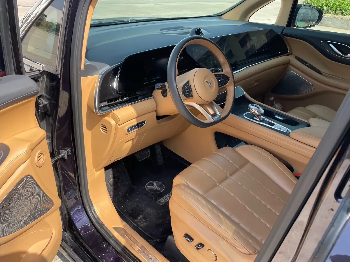 2024 Voyah Dream 1.5T 150HP L4 PHEV 43KWH,autocango,china used car exporter,china ev exporter,chinese used car exporter,chinese used ev exporter