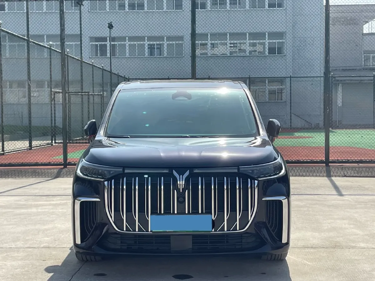 2024 Voyah Dream 1.5T 150HP L4 PHEV 43KWH,autocango,china used car exporter,china ev exporter,chinese used car exporter,chinese used ev exporter
